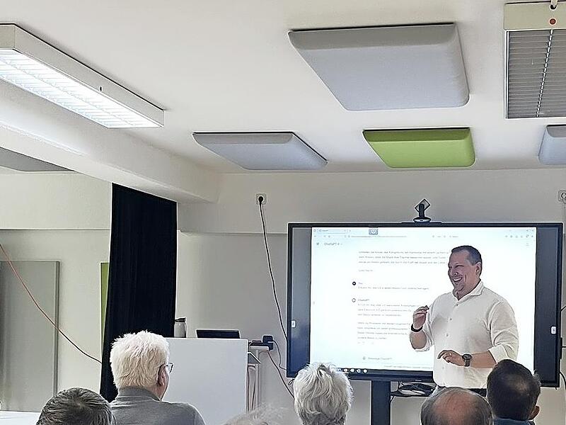 Beim Digital-Cafe gibt es viele Tipps. Beim Digital-Cafe gibt es viele Tipps.