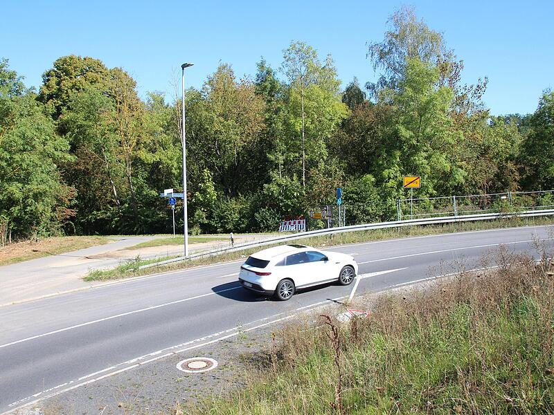 Die Zufahrt zum Areal „Am Lokschuppen“ soll über die Zu- und Abfahrt der Stadtautobahn (Gaudlitz-Kreuzung) erfolgen. Denkbar ist ein Kreisverkehr. Die Zufahrt zum Areal „Am Lokschuppen“ soll über die Zu- und Abfahrt der Stadtautobahn (Gaudlitz-Kreuzung) erfolgen. Denkbar ist ein Kreisverkehr.