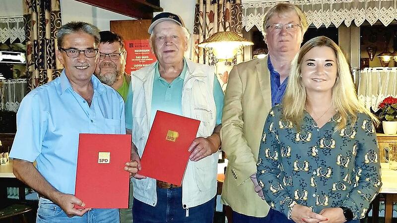 Ehrungen bei der SPD Rothenkirchen; im Bild (von links) Hans- Jürgen Raab (50 Jahre), Gemeindeerat Peter Barnikol-Veit, Harald Eckert (55), Vorsitzender Michael Pütterich und Bundestagskandidatin Ramona Brehm Ehrungen bei der SPD Rothenkirchen; im Bild (von links) Hans- Jürgen Raab (50 Jahre), Gemeindeerat Peter Barnikol-Veit, Harald Eckert (55), Vorsitzender Michael Pütterich und Bundestagskandidatin Ramona Brehm