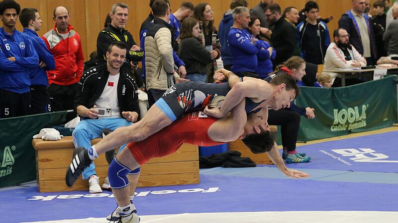 Ehsan Hekmat (TV Erlangen, rot) gegen Armin Prantl (ASV Neumarkt) bei den bayerischen Einzelmeisterschaften 2025 in Aichach.