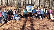 Die wanderbegeisterten Teilnehmer am Fu&szlig; des Himmeldunk.