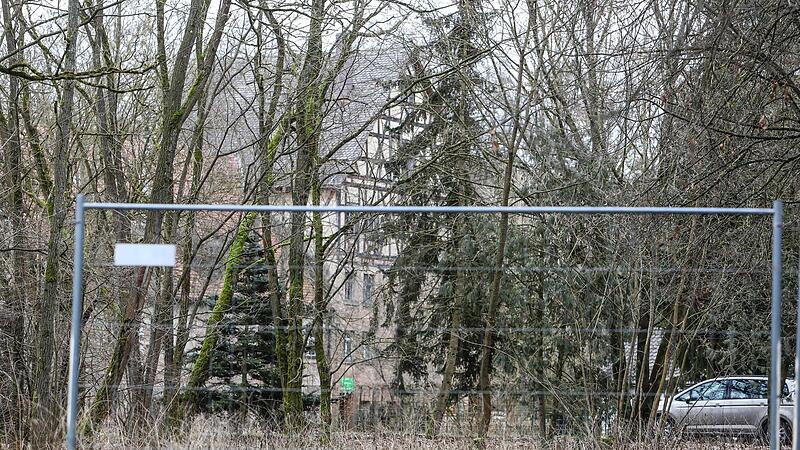 Am vergangenen Donnerstag wurde die Schule von den Beamten eines Untersuchungskommandos ger&auml;umt.