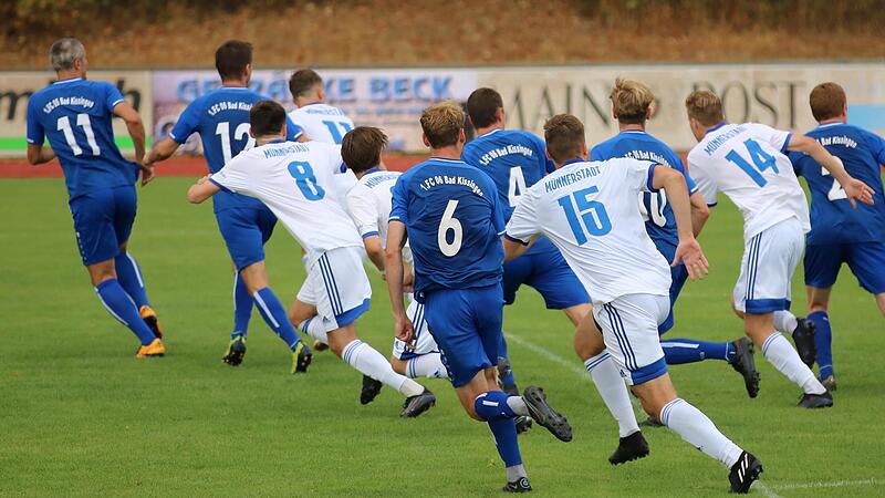 Kann der TSV M&uuml;nnerstadt in der Rest-R&uuml;ckrunde seinen Gegnern davonlaufen oder wird die gef&auml;hrlichste Offensive der Liga doch noch enger gedeckt, wie hier beim Spiel gegen den Dauerrivalen FC 06 Bad Kissingen.