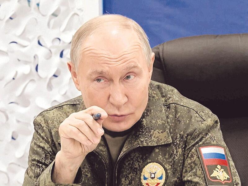 Bislang hat sich der russische Präsident Wladimir Putin noch nicht zum europäisch-amerikanischen Plan für einen Weg zu Frieden in der Ukraine geäußert. Bislang hat sich der russische Präsident Wladimir Putin noch nicht zum europäisch-amerikanischen Plan für einen Weg zu Frieden in der Ukraine geäußert.