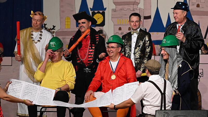 140 Aktive auf der B&uuml;hne und hinter den Kulissen gestalteten die 38. Prunksitzung der RMV Concordia in Strullendorf.