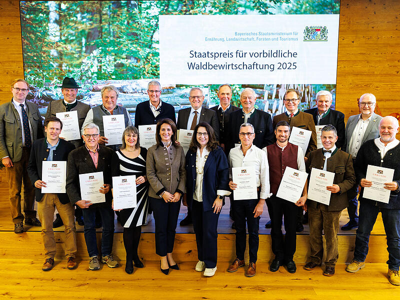 Staatspreis f&uuml;r vorbildliche Waldbewirtschaftung 2025Heinrich Freiherr von P&ouml;lnitz erhielt den Bayerischen Staatspreis f&uuml;r vorbildliche Waldwirtschaft