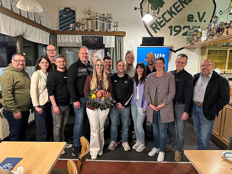 Freude pur bei Clarissa Schmitt und ihrem Team. Die CSUlerin gewinnt die B&uuml;rgermeisterwahl in Reckendorf.