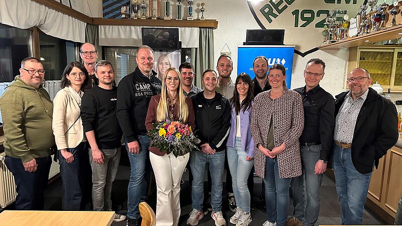 Freude pur bei Clarissa Schmitt und ihrem Team. Die CSUlerin gewinnt die B&uuml;rgermeisterwahl in Reckendorf.