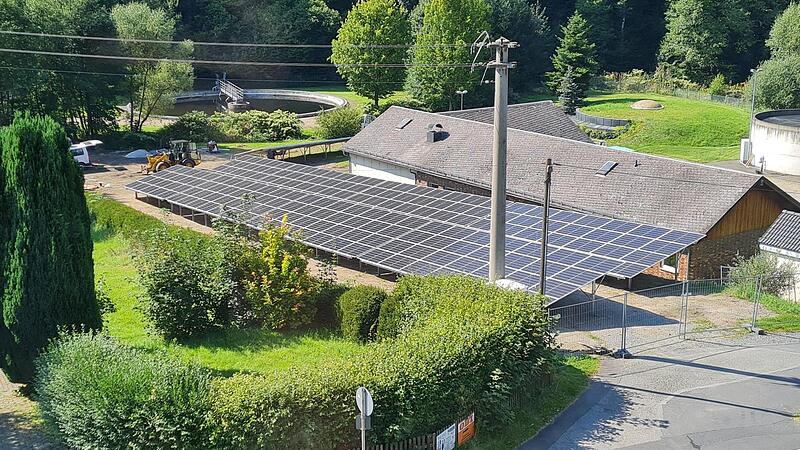Die PV-Anlage bringt f&uuml;r die Kl&auml;ranlage eine j&auml;hrliche Stromkostenersparnis in H&ouml;he von rund 30.000 Euro.