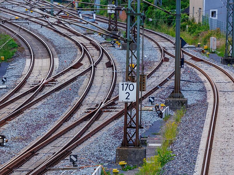 Bahnstrecke Berlin-Hamburg nach Bauarbeiten Bahnstrecke Berlin-Hamburg nach Bauarbeiten