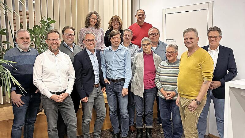 Die Kandidaten der SPD M&ouml;hrendorf und Kleinseebach (v.l.): Christoph Port, J&uuml;rgen Laitner, Christian Pech, Philipp Plate, Petra Laitner, Stephan Teuber, Martina Stamm-Fibich, Klaus Seitz, Mariano Bogensperger, Petra Polster, Matthias Bosert, Katha...
