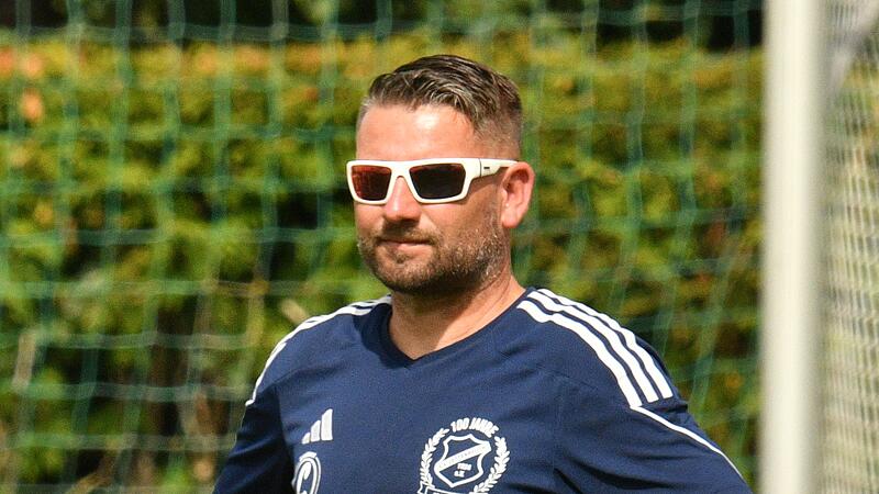 Die SpVgg Lettenreuth und ihr Coach Daniel "Ritzi" Ritzel blicken der neuen Kreisliga-Saison gelassen entgegen.