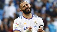 Fußballstar Karim Benzema von Real Madrid muss sich vor Gericht wegen Mittäterschaft bei einem Erpressungsversuch verantworten. Dem Franzosen droht eine Haftstrafe.