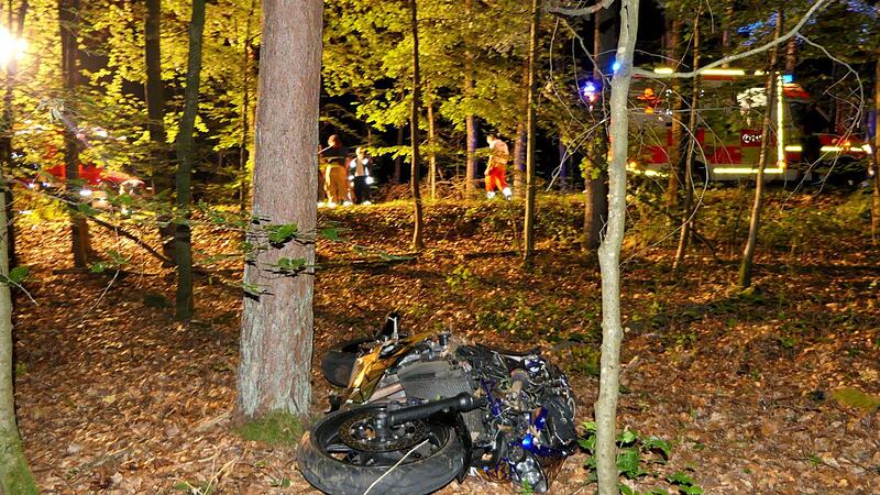 Das Motorrad lag im Wald, der 23-jährige Fahrer war tot: Der Unfall vom 24. Juni 2023 war einer von vier tödlichen im Landkreis im vergangenen Jahr.