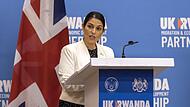 Priti Patel, britische Innenministerin. Gro&szlig;britannien will Migranten f&uuml;r die Dauer ihres Asylantrags nach Ruanda schicken.