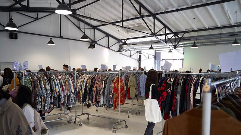 BeThrifty bietet demn&auml;chst in Bamberg Vintage Mode  zum Kilopreis an.