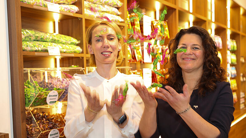 Natalia Schindler (links) und Melanie Schneble sind die neuen Gesch&auml;ftsf&uuml;hrerinnen beim Bonbonhersteller Dr. C. Soldan in Adelsdorf.