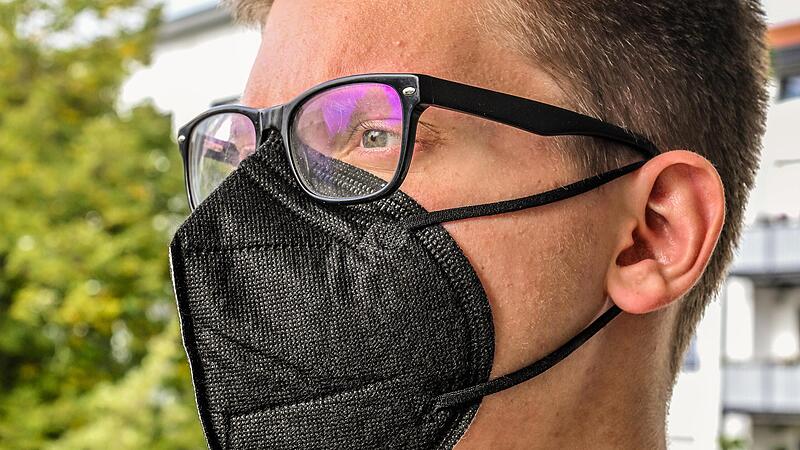 Ab 1. Oktober soll nach dem neuen Infektionsschutzgesetz des Bundes: FFP2-Maskenpflicht in Fernzügen, Kliniken, Pflegeheimen und Arztpraxen gelten – in Bayern besteht ohnehin schon eine Maskenpflicht in diesen Bereichen. Ab 1. Oktober soll nach dem neuen Infektionsschutzgesetz des Bundes: FFP2-Maskenpflicht in Fernzügen, Kliniken, Pflegeheimen und Arztpraxen gelten – in Bayern besteht ohnehin schon eine Maskenpflicht in diesen Bereichen.