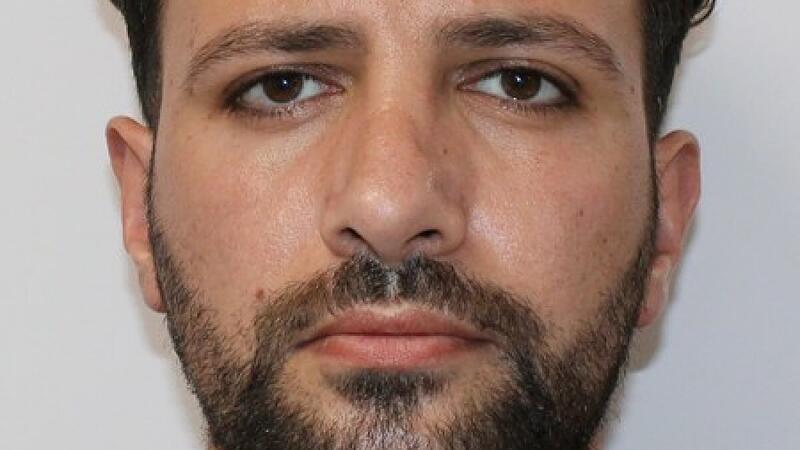 Die Polizei sucht nach Mert A. Er soll in Nürnberg einen Mann erschossen haben. Die Polizei sucht nach Mert A. Er soll in Nürnberg einen Mann erschossen haben.