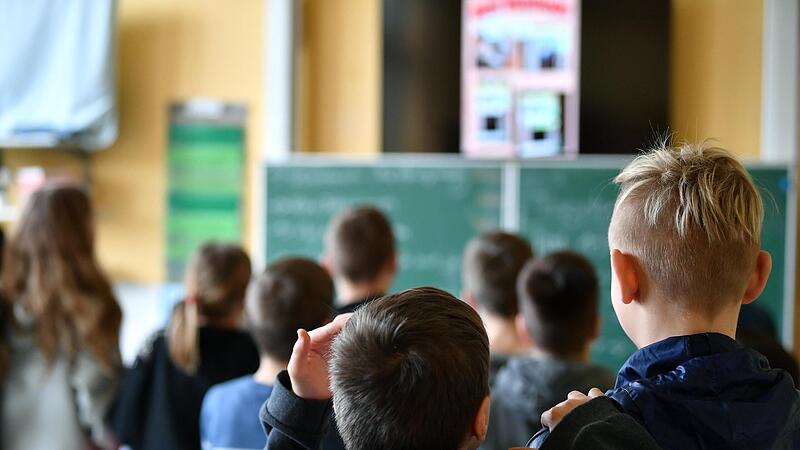 Der Begleitausschuss der Partnerschaft für Demokratie hat einen Antrag für die Ausarbeitung eines „Demokratiesiegels“ gestellt.