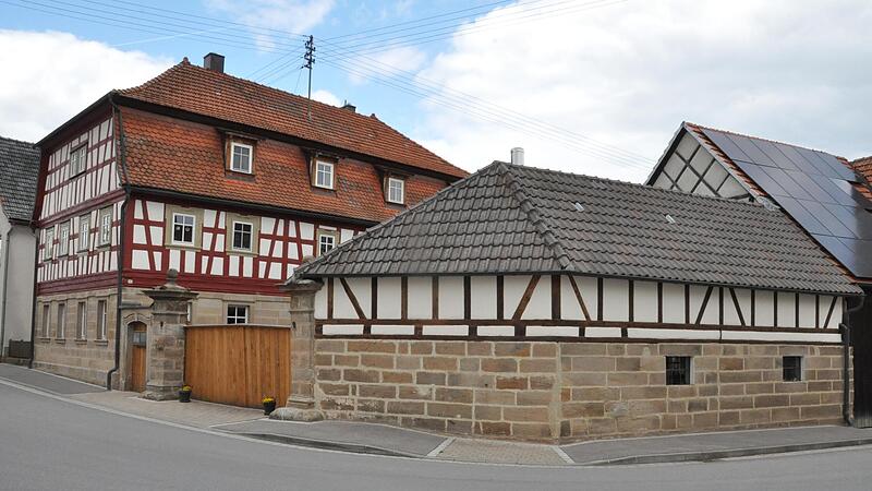 Aus dem leerstehenden Dreiseithof in &Uuml;schersdorf ist ein wahres Schmuckst&uuml;ck geworden.