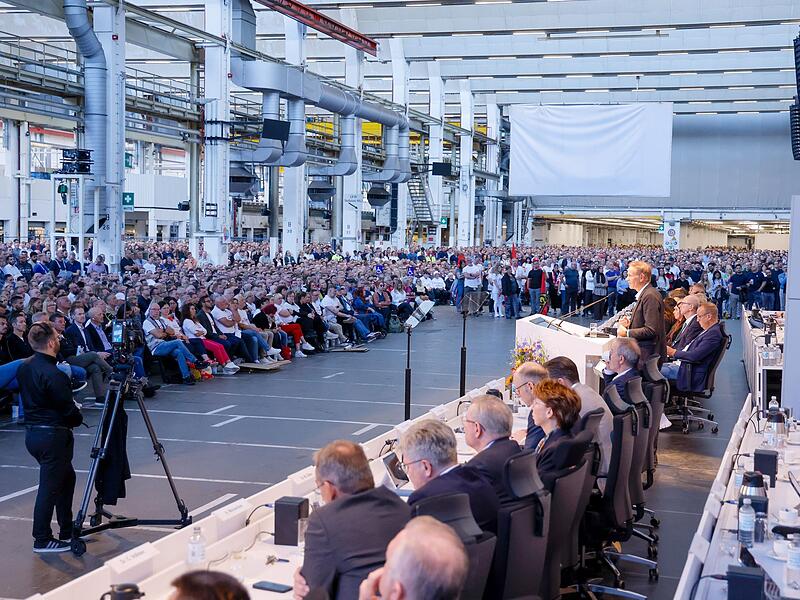 Betriebsversammlung bei VW in Wolfsburg Betriebsversammlung bei VW in Wolfsburg