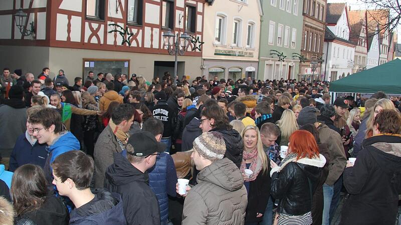 Der Heilige Fr&uuml;hschoppen lockt alle Jahre  viele Besucher.