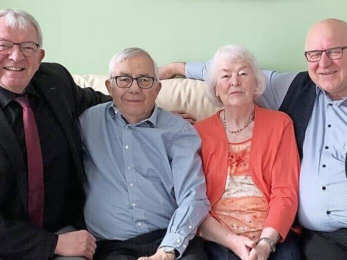 An ihrem Ehrentag freuten sich Gabriele und Johann Spindler &uuml;ber den Besuch des Hirschaider B&uuml;rgermeisters Klaus Homann sowie des Landrats Johann Kalb.