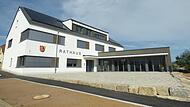 Schick und repr&auml;sentativ ist es geworden, das neue Rathaus der Gemeinde Ahorntal in Kirchahorn.Forchheim & Fr&auml;nkische Schweiz