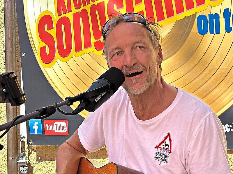 Der Sofarocker gastiert am Samstag, 25. Juli, im Kronacher &bdquo;Crana Mare&ldquo;.privat