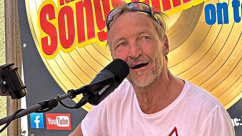 Der Sofarocker gastiert am Samstag, 25. Juli, im Kronacher &bdquo;Crana Mare&ldquo;.privat