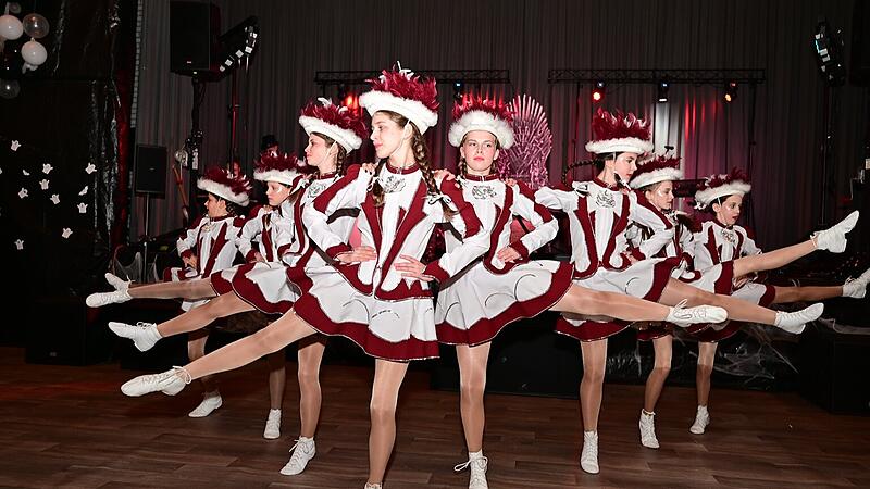 Die Garde von Unterleinleiter begeisterte bei der Prunksitzung mit ihren Tanzeinlagen.Forchheim & Fränkische Schweiz Die Garde von Unterleinleiter begeisterte bei der Prunksitzung mit ihren Tanzeinlagen.