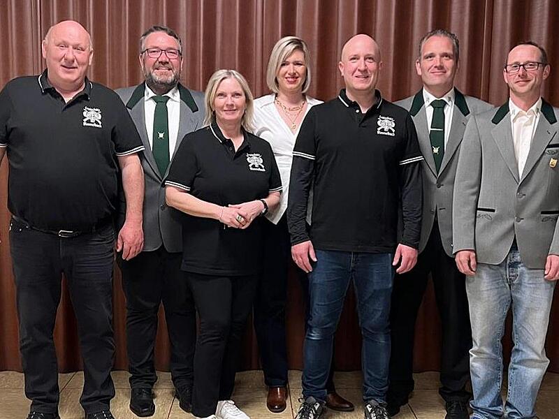 Klaus Haagen, Daniel Trautner, Ottilie Kupfer, Angelika und Sebstian Kiehfaber, Martin Trautner sowie Matthias L&ouml;sel (v.&nbsp;l.).