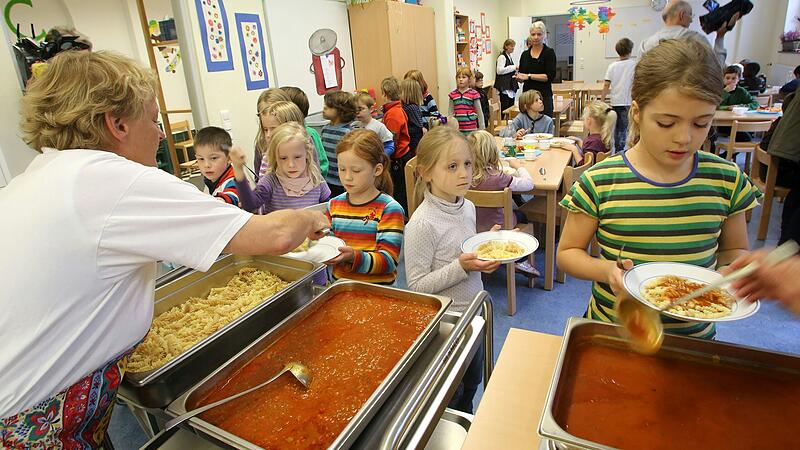 Nachmittagsbetreuung von Sch&uuml;lerinnen und Sch&uuml;lern: Das gemeinsame Mittagessen geh&ouml;rt oft dazu.