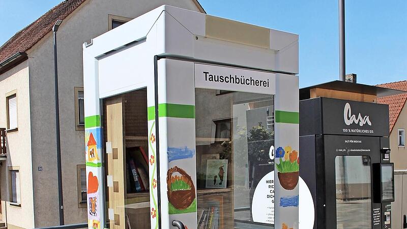 Bunt bemalt ist die neue Tauschbücherei. Bunt bemalt ist die neue Tauschbücherei.