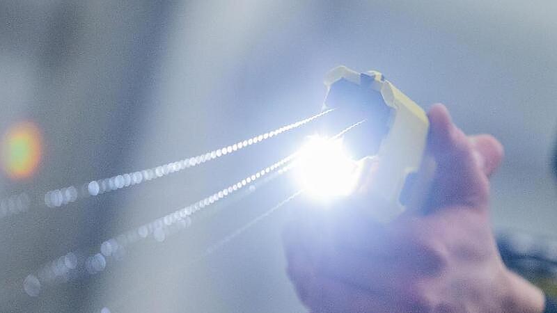 Mit einem Taser überfielen Unbekannte zwei Hausbewohner in Stegaurach Mit einem Taser überfielen Unbekannte zwei Hausbewohner in Stegaurach