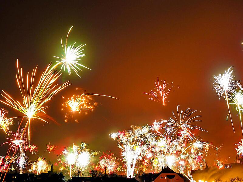 Feuerwerk &uuml;ber Forchheim: Wer dieses Jahr zu Silvester selbst Feuerwerk schie&szlig;en m&ouml;chte, kann sich ab heute mit Material eindecken.Forchheim & Fr&auml;nkische Schweiz