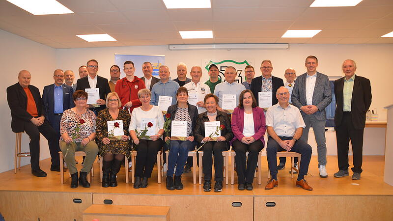 W&uuml;rdigung f&uuml;r das Ehrenamt im Fu&szlig;ballkreis Rh&ouml;n