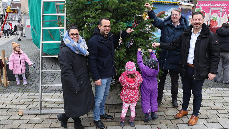 Private Spenden: Weihnachtsbaum auf Albertsplatz in Coburg