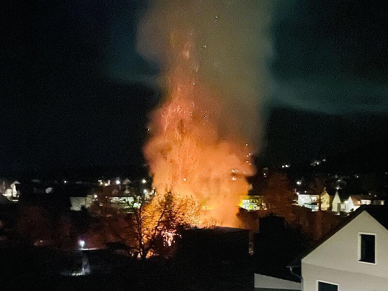 Großeinsatz für die Feuerwehr bei Scheunenbrand in Nüdlingen Großeinsatz für die Feuerwehr bei Scheunenbrand in Nüdlingen