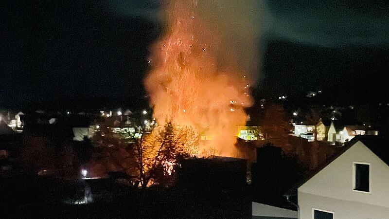 Gro&szlig;einsatz f&uuml;r die Feuerwehr bei Scheunenbrand in N&uuml;dlingen