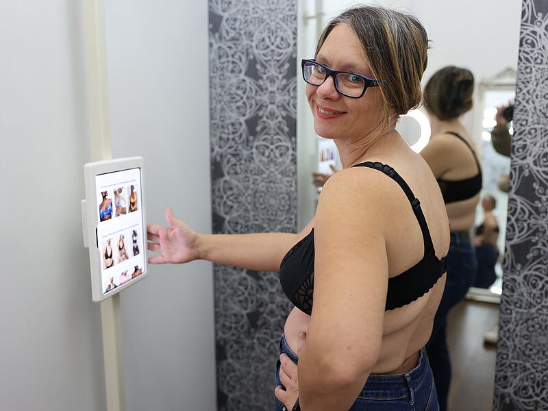 Am Ende steht nicht nur die exakte BH-Größe fest, sondern das Tablett macht auch Vorschläge, welches Modell gut sitzen könnte.