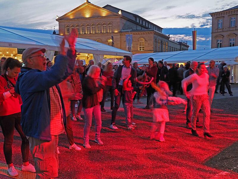 Stimmung beim Schlossplatzfest 2023 in Coburg