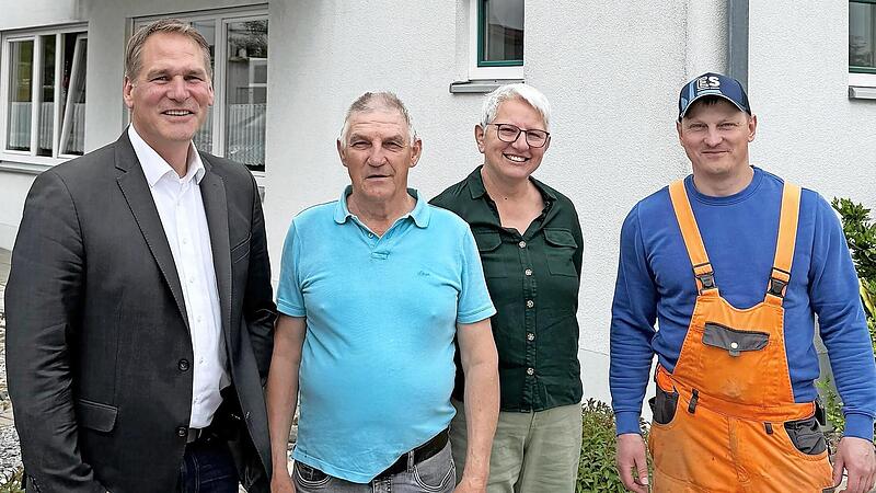 Die Gemeinde Hemhofen verabschiedet Siegfried Großkopf nach 40 Jahren im Bauhof in dem Ruhestand. Die Gemeinde Hemhofen verabschiedet Siegfried Großkopf nach 40 Jahren im Bauhof in dem Ruhestand.