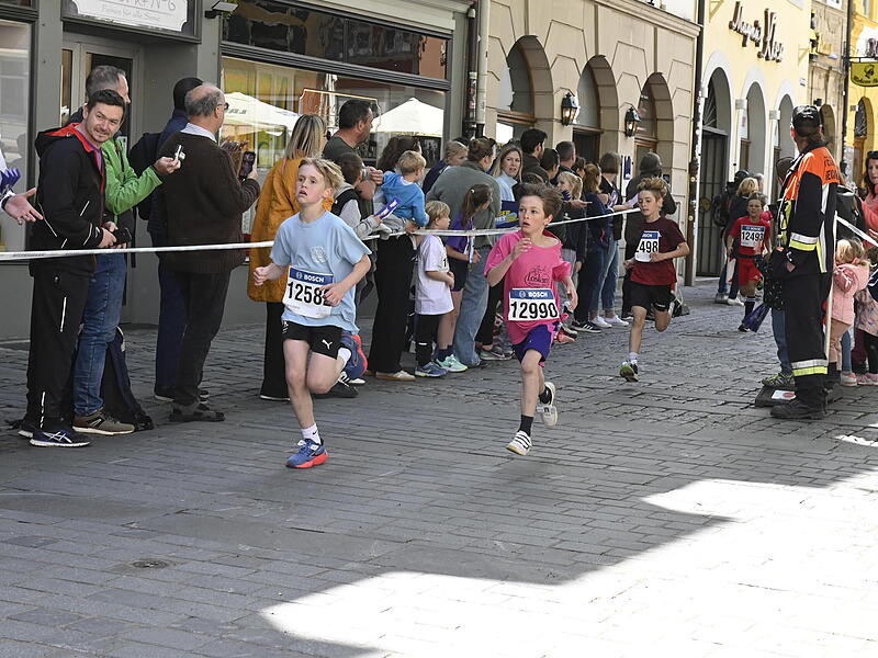 Weltkulturerbelauf 2025: Rund 1000 Sch&uuml;ler aus den 3. und 4. Klassen waren beim Bosch-Sch&uuml;lerlauf am Start.