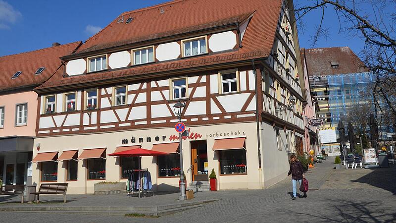 Bei &bdquo;M&auml;nnermoden Horbaschek&ldquo;  in Herzogenaurach wurde ein gemeinschaftliches Kunstprojekt gestartet.