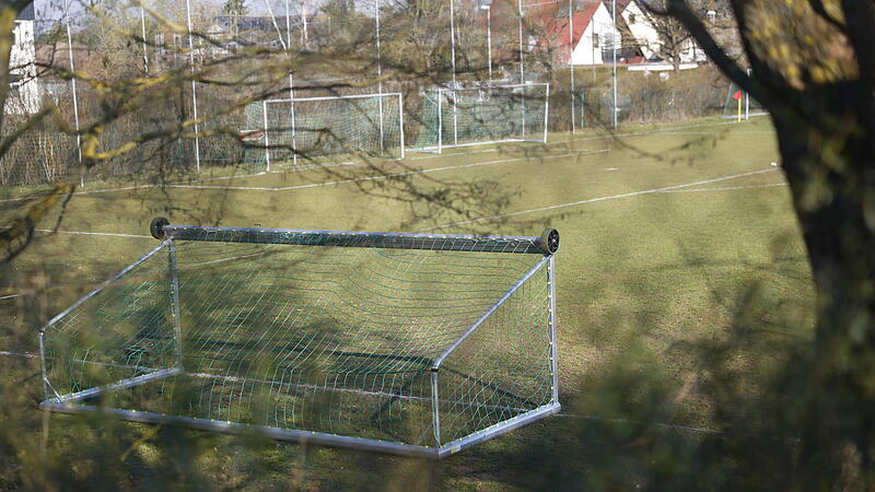 Bei einem tragischen Unfall kam am Samstagnachmittag ein siebenj&auml;hriger Junge auf dem Sportgel&auml;nde des FSV Erlangen-Bruck ums Leben.