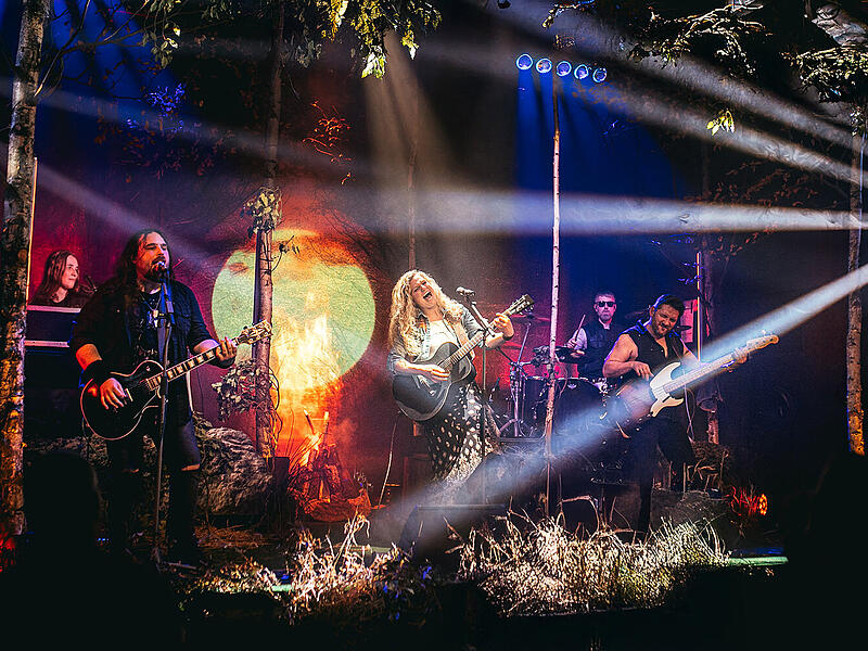 S&auml;ngerin Siiri: Country-Rock und Holzwirtschaft mit Schafen