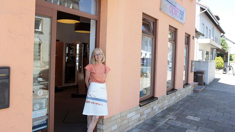 Jeanette Müller Jeannette Müller vor ihrem Laden „optic art" in der Gaustadter Hauptsstraße. Die Inhaberin schließt das Optikerfachgeschäft Ende September 2024.