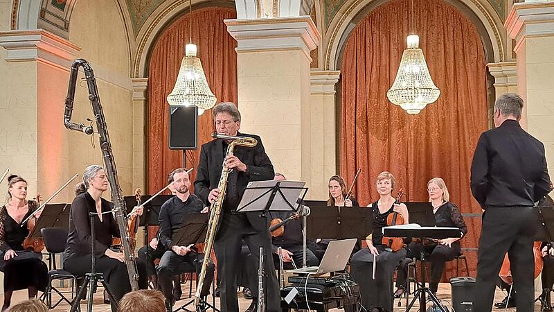 Matthias Ziegler an der Bassflöte – die Kontrabassflöte steht links neben ihm